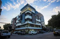 Stonehill Suites Hotel dekat Granada Covered Court