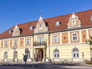 Hotel Kristály and Esterházy Restaurant