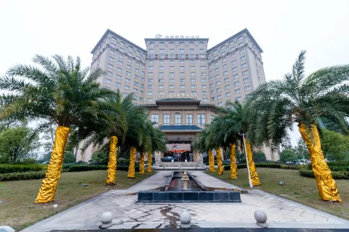 Fuxin International Hotel - parcheggio