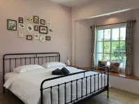 Little Cottage Hotels in Makham District