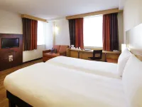 Ibis London Shepherds Bush - Hammersmith Отели рядом с достопримечательностью «Станция метро Hammersmith»
