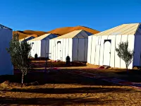 Auberge les Roches Hotels near Les Pyramides Merzouga Campground