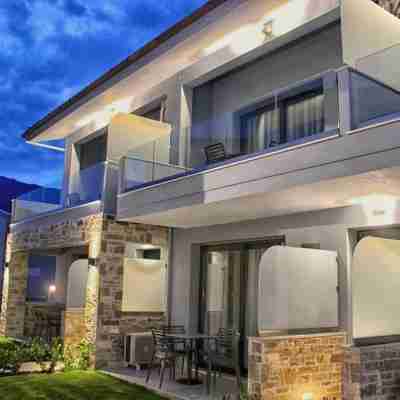 Theros Villas & Suites Hotel Exterior