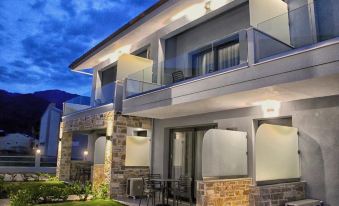 Theros Villas & Suites