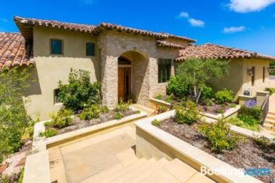 Hotel Exterior #8080 - SeaView Sanctuary Five-Bedroom Holiday Home Photo