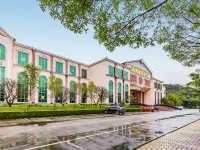 Zuiranju Holiday Hotel Hotels in Deqing