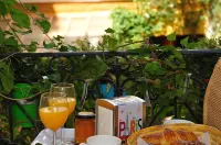 Les Patios du Marais 1 Hotels in Paris