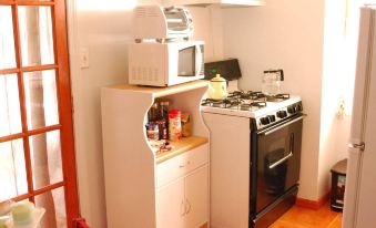 Delz Bed & Breakfast - Housity