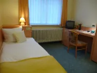 Hotel Garni am Schlosspark فنادق في Elbingerode