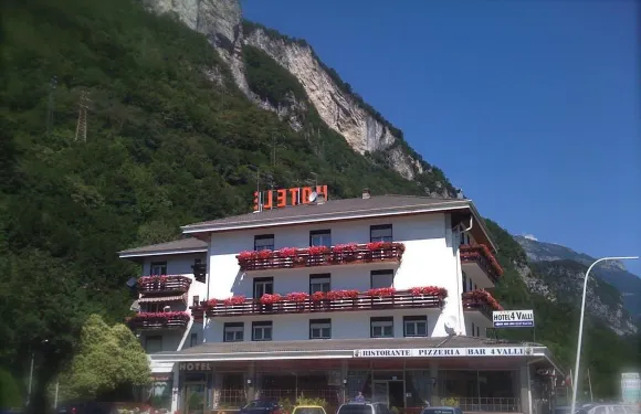 跨特魯瓦利酒店