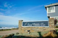 Sand Pebbles Inn - Beach