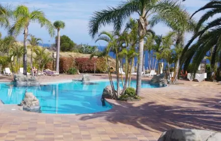 Apartamentos Playa de Los Roques Отели в г. Лос-Реалехос