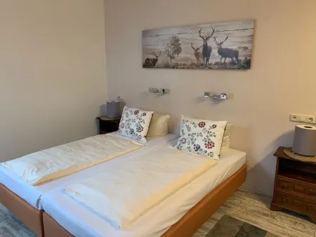 Hotel-Gasthof Grüner Hof Отели в г. Фрайзинг