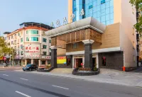 Qiyang Chamber of Commerce Hotel - parking