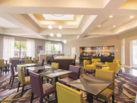 La Quinta Inn & Suites by Wyndham Oklahoma City - NW Expwy Hotels in Oklahoma City