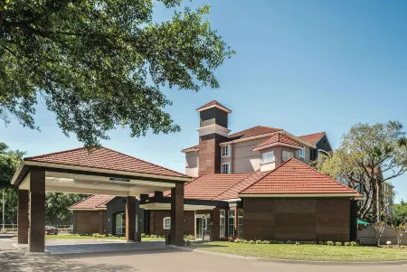 La Quinta Inn & Suites by Wyndham Orlando Lake Mary