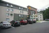 La Quinta Inn & Suites by Wyndham Columbia / Fort Meade - parking