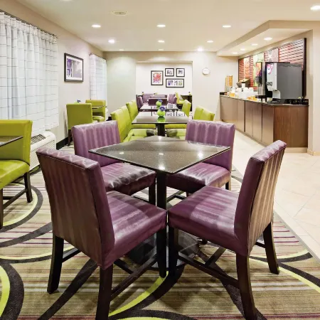 La Quinta Inn by Wyndham Oshkosh