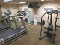 La Quinta Inn & Suites by Wyndham Stamford / New York City - Gym