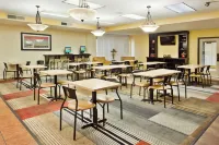 La Quinta Inn & Suites by Wyndham Memphis Airport Graceland - breakfast