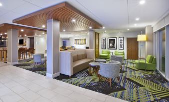 Holiday Inn Express & Suites Grand Rapids - Airport North