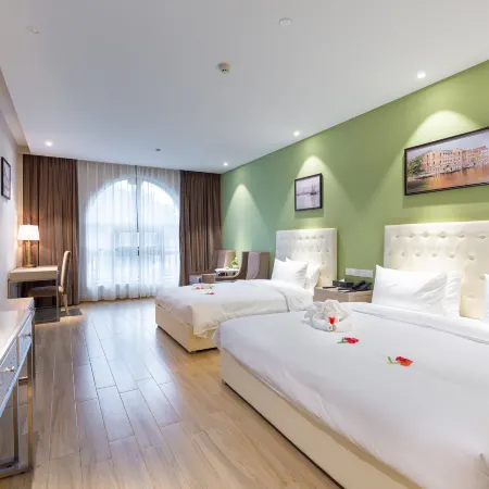 Xianhua Sandalwood Lakeside Hotel