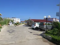 Blue Beach Villas Apartments - parking