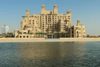 منتجع وسبا شيراتون الشارقة Hotels near ميدان الثقافة