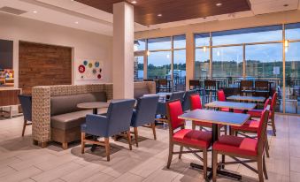 Holiday Inn Express & Suites Farmville