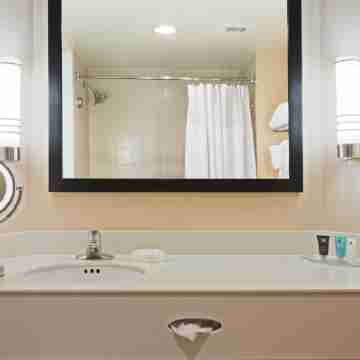 Crowne Plaza Orlando Universal Blvd Rooms