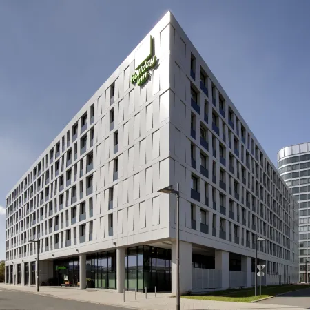 Holiday Inn FRANKFURT AIRPORT by IHG Отели рядом с Аэропорт Франкфурт-на-Майне
