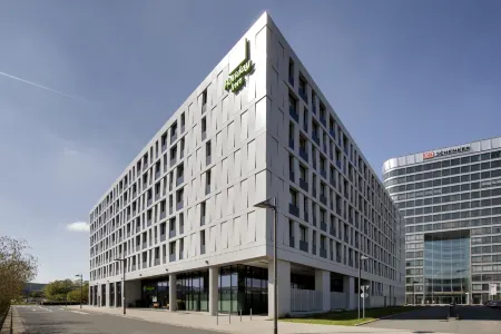 Holiday Inn Frankfurt Airport Отели рядом с достопримечательностью «Taunusturm»