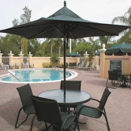 La Quinta Inn & Suites by Wyndham Naples Downtown