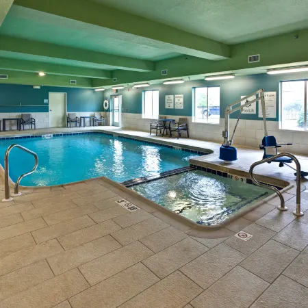 Holiday Inn Express & Suites MANHATTAN by IHG