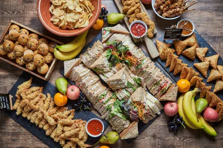 Yarnfield Park Training and Conference Centre Отели рядом с достопримечательностью «Come Into Play»