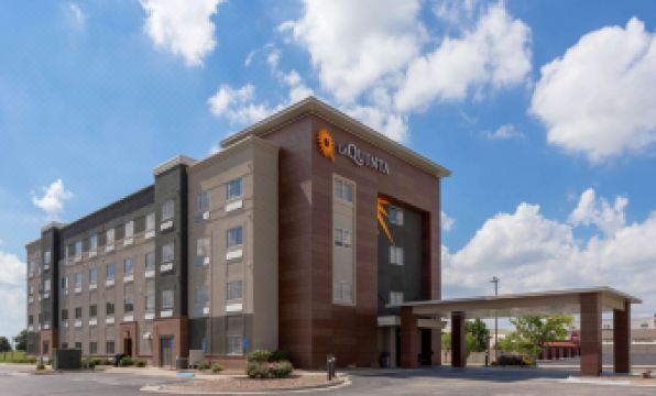 La Quinta Inn & Suites by Wyndham Wichita Airport