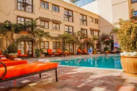 Best Western Plus Sunset Plaza Hotel Отели в г. Западный Голливуд