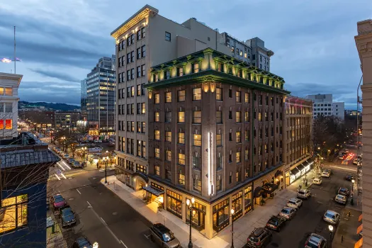 Woodlark Hotels near Pioneer Courthouse Square