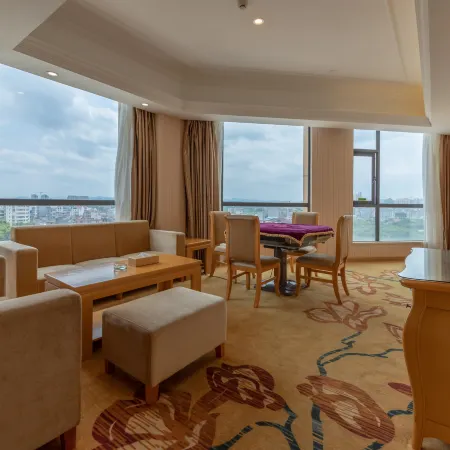 Vienna International Hotel (Yulin rongzhou bridge railway station shop )