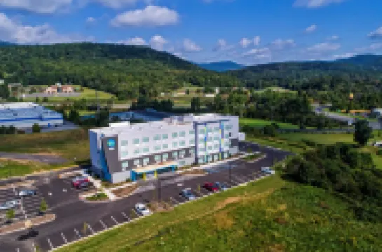 Tru by Hilton Roanoke Hollins Hotel di 