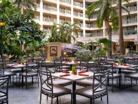 เชอราตันสวีทส์ ฟอร์ตลอเดอร์เดล ที่ไซเปรสครีก โรงแรมในฟอร์ตลอเดอร์เดล