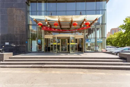 Yili Huacheng Hotel