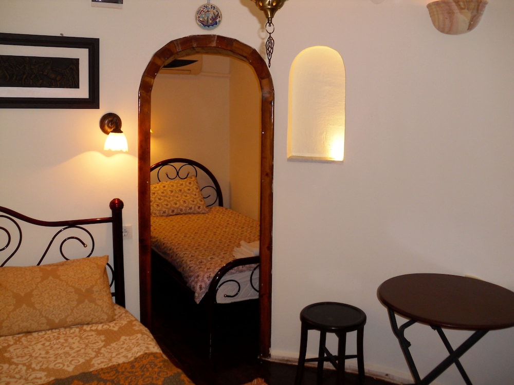 Akropolis Guest House