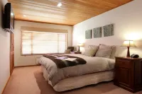 Glenorchy Lake House Hotels in Glenorchy