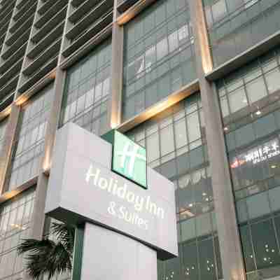 Holiday Inn & Suites Jakarta Gajah Mada, an IHG Hotel Hotel Exterior