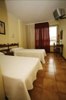 Hotel Restaurante Nogallás Hôtels à : Comarca de Ordes