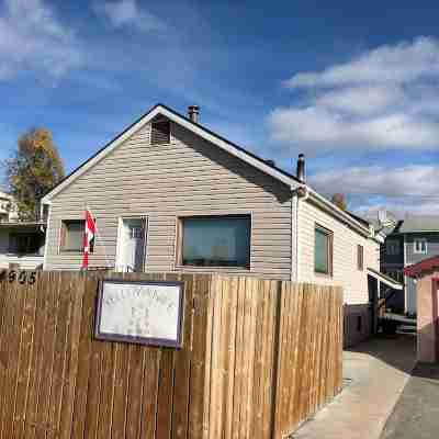 Yellowknife B&B Hotel Exterior