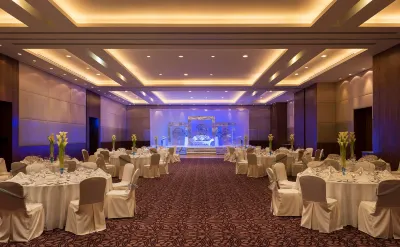فندق راديسون بلو أبوظبي، جزيرة ياس Hotels near ياس ووتر وورلد أبوظبي