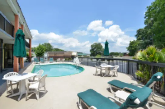 Suburban Studios Hinesville - Fort Stewart Area Hotels in Hinesville