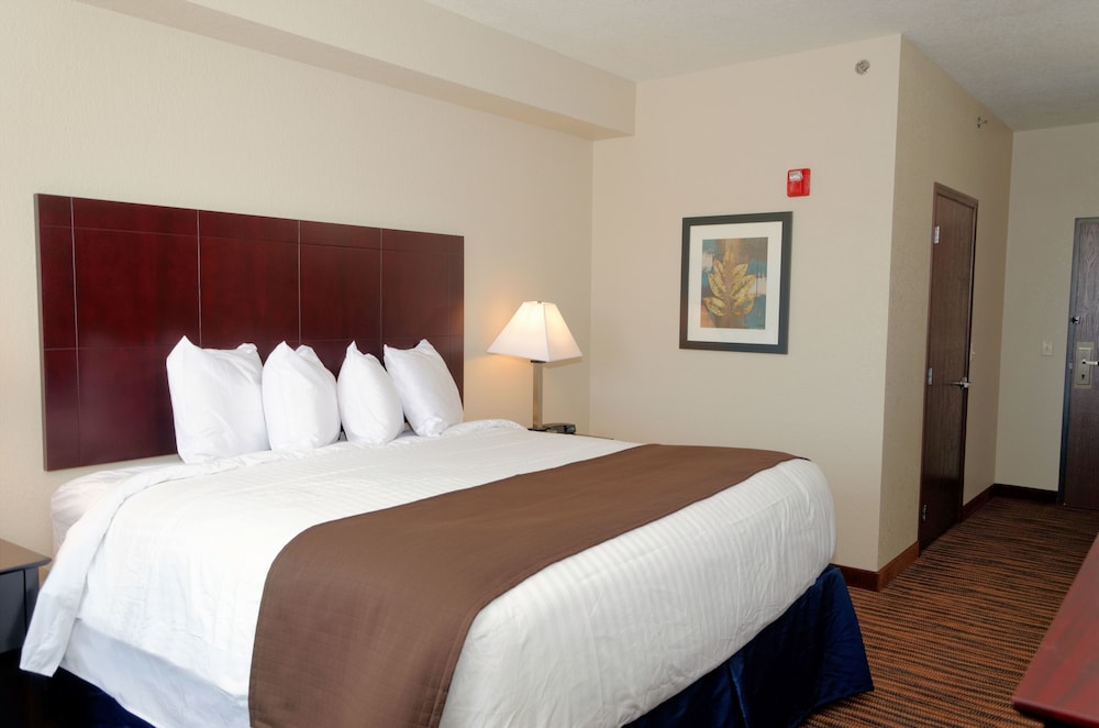 Cobblestone Inn & Suites - Denison - Oak Ridge